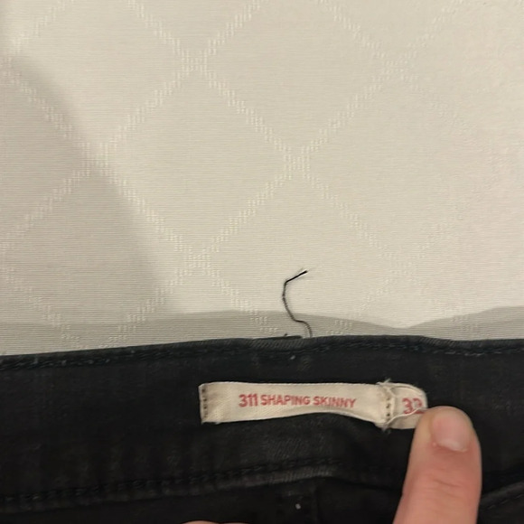 Levi’s women’s black 311 shaping skinny jeans size 32 - Picture 2 of 4
